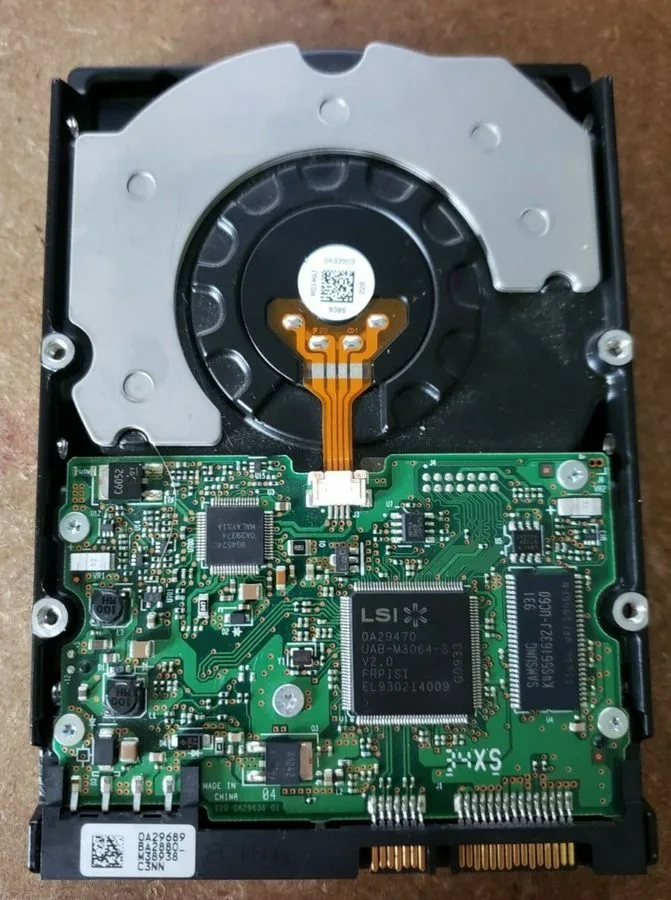Жёсткий диск HUA721010KLA330