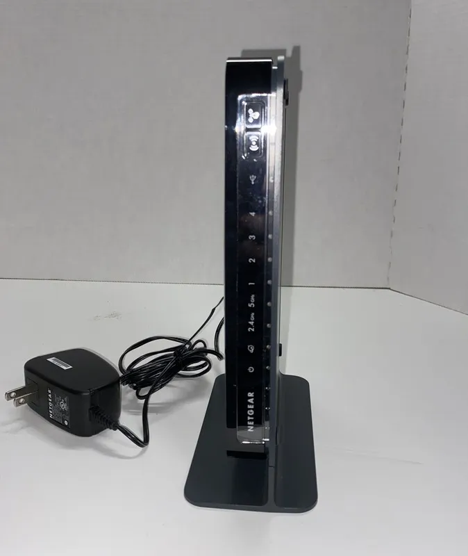 Маршрутизатор Netgear N600 300 Mbps 4-Port Gigabit Wireless N Router (WNDR3700)