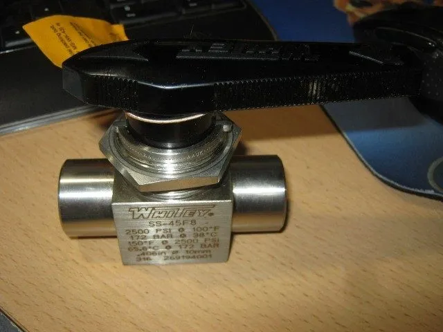 Клапан Whitey SS-45F8 Stainless Steel Ball Valve 1/2" NPT 2500 PSI