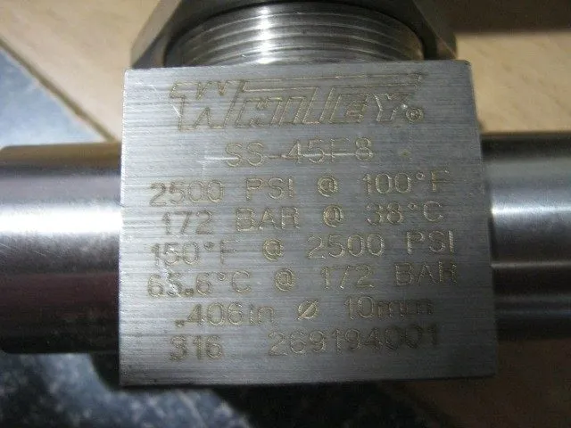 Клапан Whitey SS-45F8 Stainless Steel Ball Valve 1/2" NPT 2500 PSI — фото лота 2