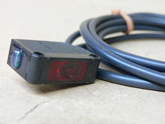 Фотоэлектрический датчик OMRON PHOTOELECTRIC SENSOR SWITCH E3Z-T61A-L