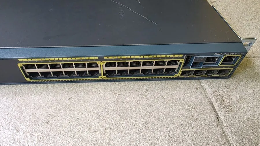 Коммутатор Cisco Catalyst 2960S-24-Port WS-C2960S-24TS-L Ethernet Switch (J955)