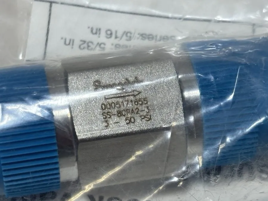Клапан Swagelok SS-8CPA2-3 Stainless Steel 1-Piece Poppet Check Valve FNSP