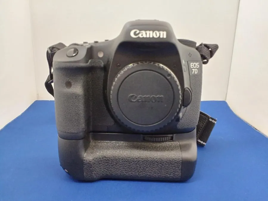 Объектив CANON/TAMRON EOS7D/BG-E7 Body + Lens Set