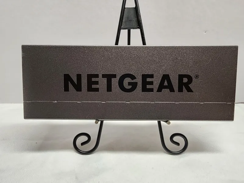 Коммутатор NETGEAR GS116PP 16Port Gigabit PoE+ Switch 183W Unmanaged Rackmount W