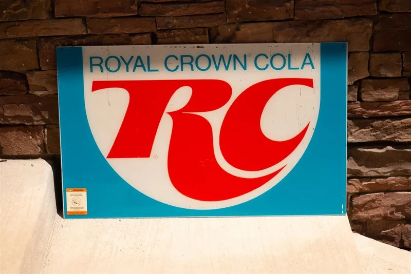 Торговый автомат RC Royal Crown Cola Vending Machine Sign Backlit Plastic Panel  — фото лота 2