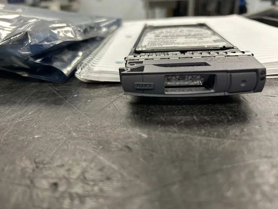 Жёсткий диск NetApp X426A-R6 1.8TB 10K SAS 12G 2.5" SFF HDD Internal Hard Drive — фото лота 2