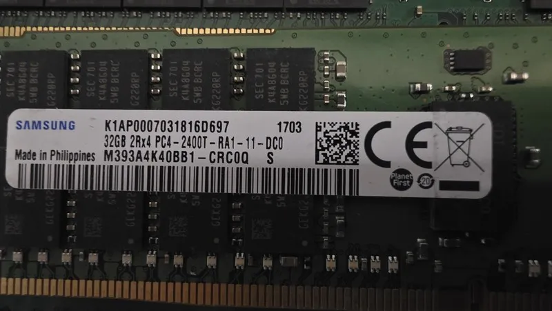 Модуль памяти SAMSUNG 32GB DDR4 SERVER RAM 2RX4 PC4-2400T-RA1-11-DCO M393A4K40BB