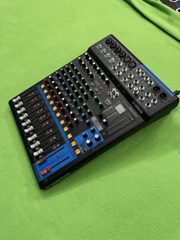 Микшерный пульт Yamaha Mixing Console MG12XU 12-Input 4-Bus Mixer Effects Deskto — фото лота 3