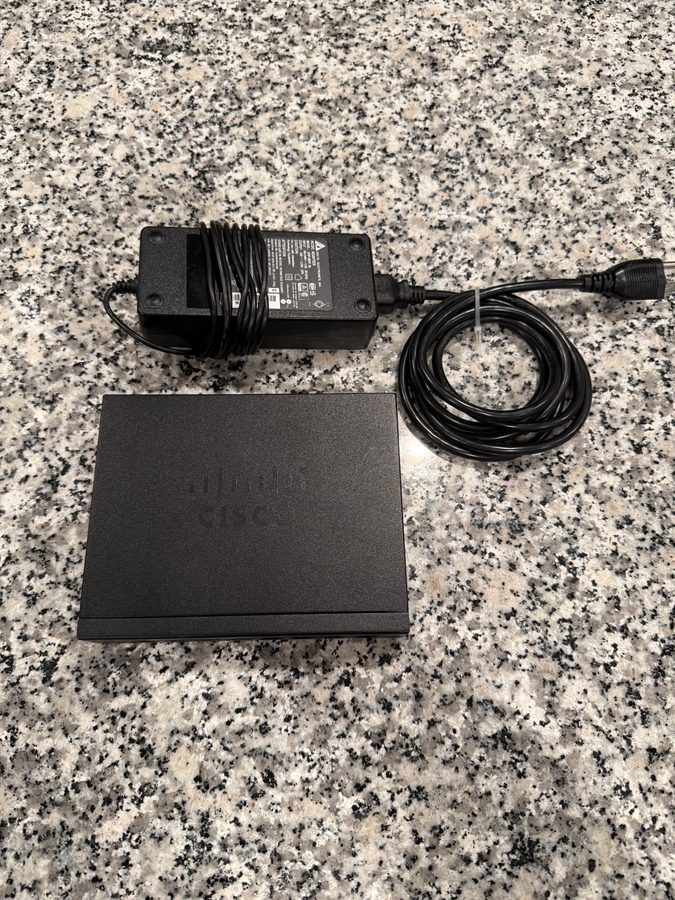 Коммутатор Cisco SG110D-08HP 8 Port Gigabit PoE Desktop Switch