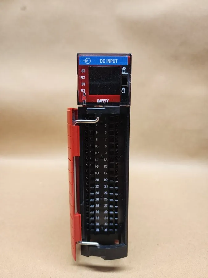 Модуль ввода-вывода Allen-Bradley 1756-IB16S ControlLogix Safety I/O Module SEAL