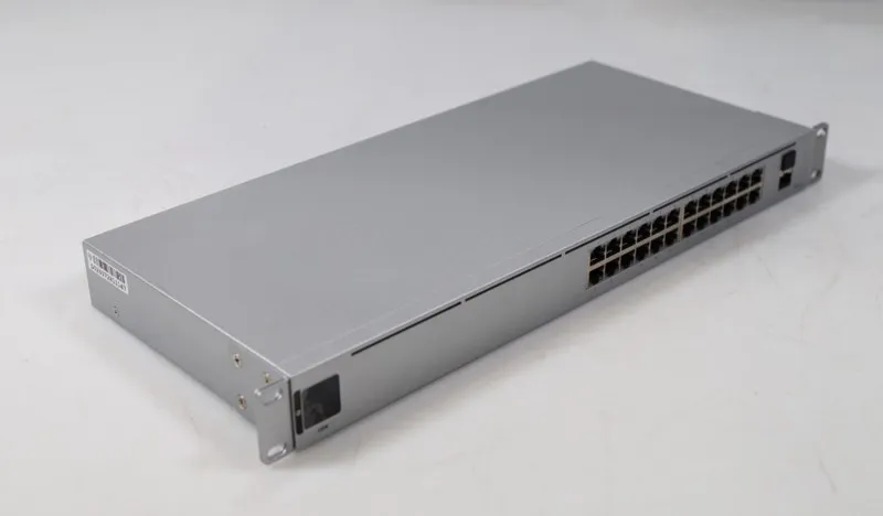 Коммутатор Ubiquiti UniFi USW-24 24-Port Gigabit Managed Switch SFP Rackmount