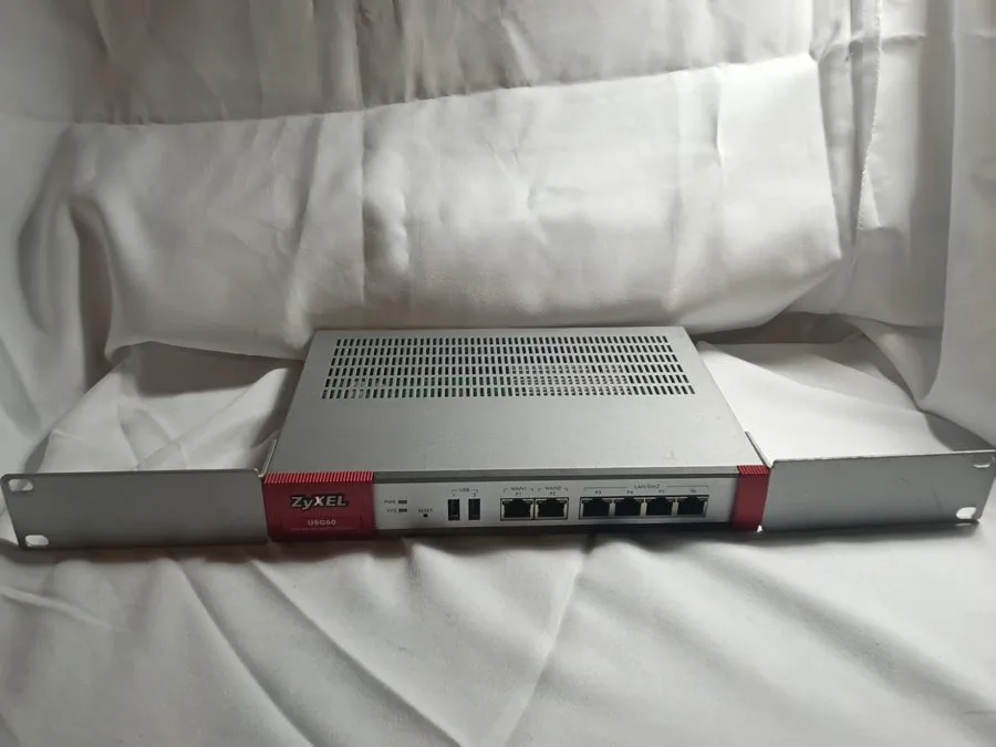 Межсетевой экран ZyXEL USG60 Unified Security Gateway FIREWALL 6 Port Gigabit Et — фото лота 1