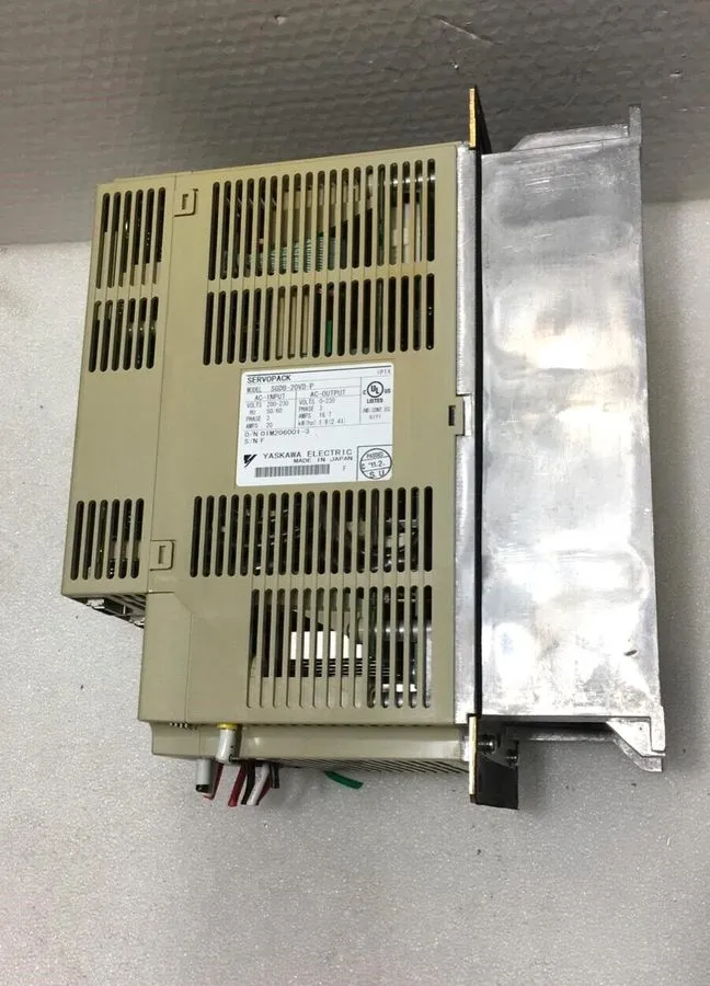 Сервопривод YASKAWA SGDB-20VD-P / XU-DS0720 SERVOPACK DRIVE SOLD AS IS