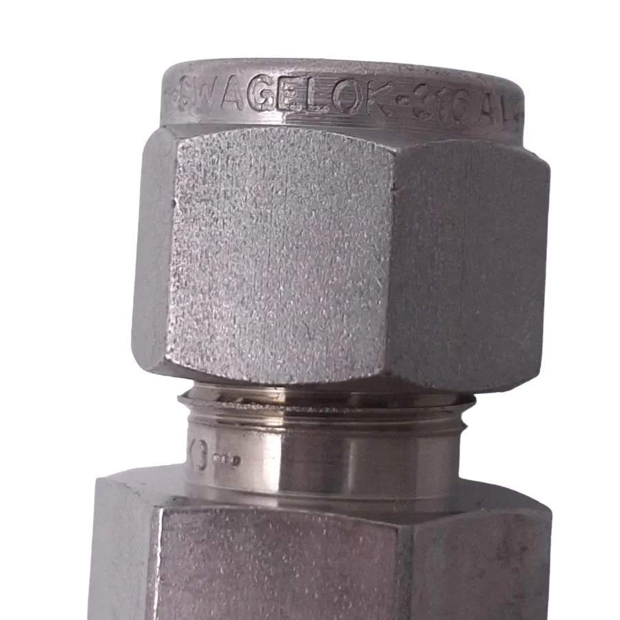 Фитинг Swagelok SS-600-7-4 Stainless Steel Tube Fitting, ø3/8in, 1/4NPT Female — фото лота 1