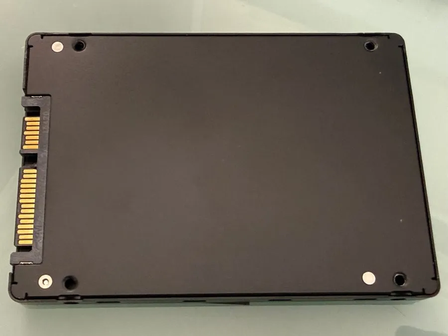 SSD-накопитель Micron M600 1TB SSD SATA 6Gb/s MTFDDAK1T0MBF 2.5" GRADE A, AND WI