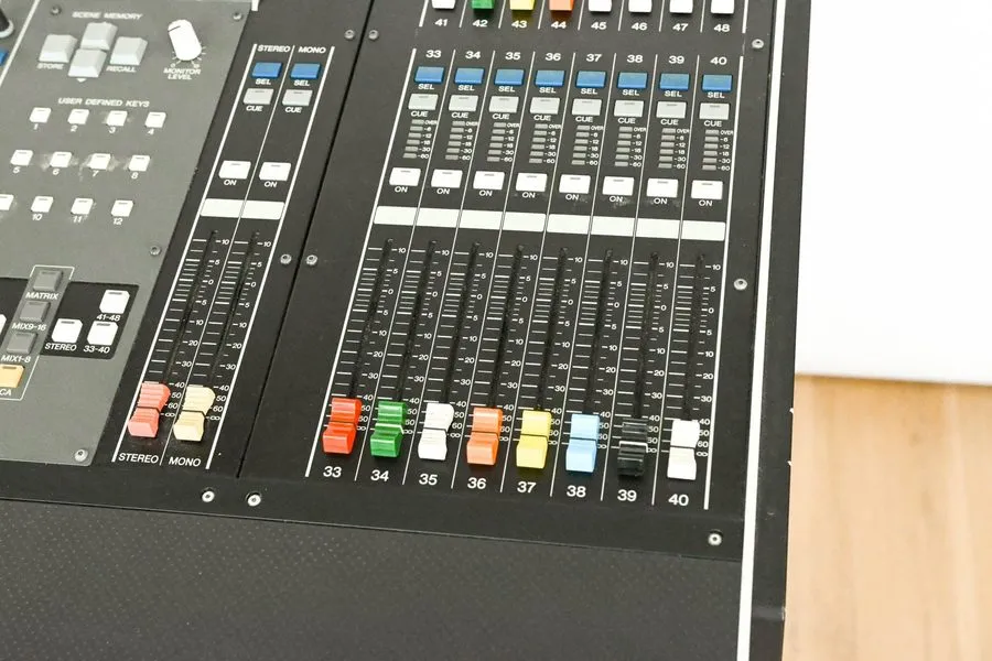 Микшерный пульт Yamaha M7CL-48 48-Channel Digital Audio Mixing Console CG01RZF