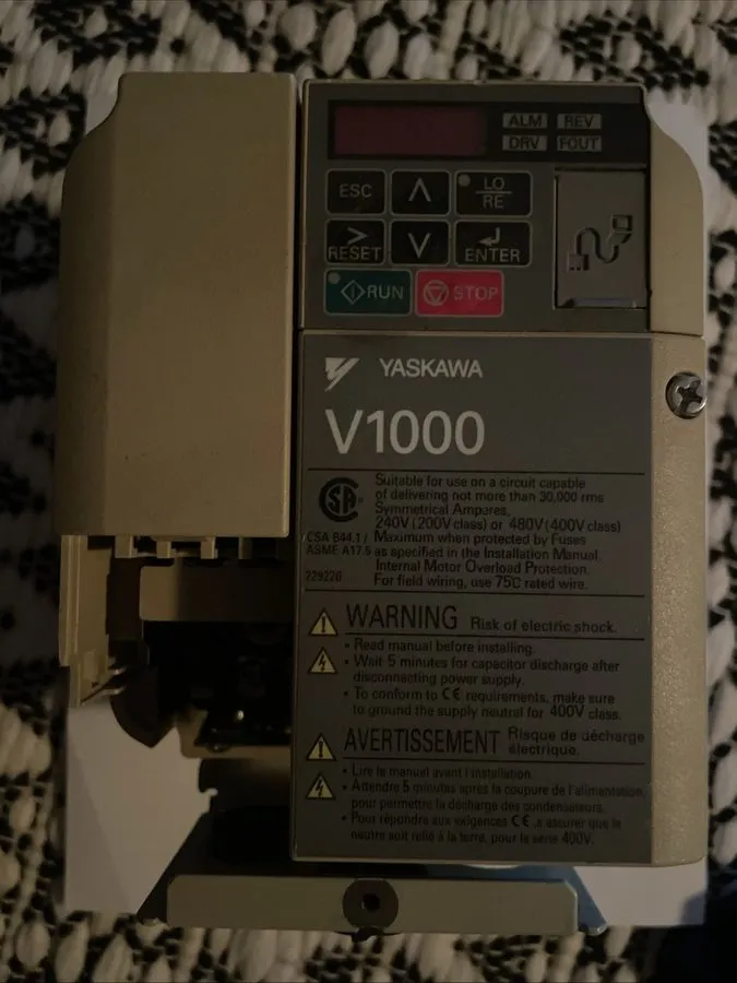 Частотный преобразователь Yaskawa V1000 VFD CIMR-VU4A0004FAA 480VAC 4.1A Inverte