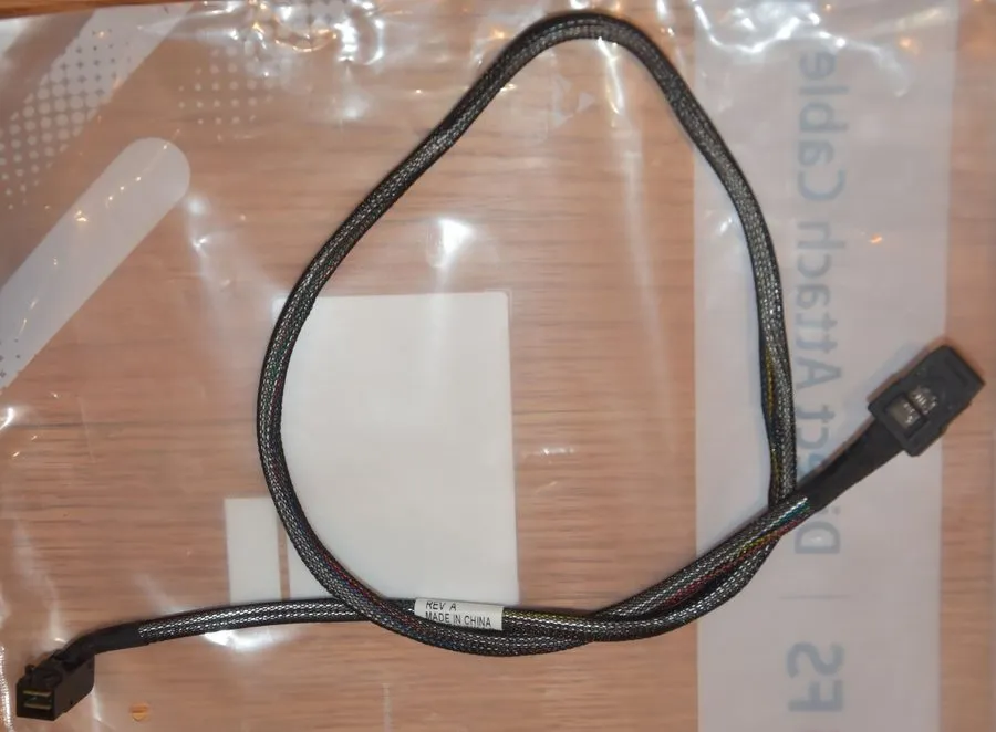 Кабель Supermicro CBL-0278L 34/44/54/64cm SFF-8087 to 4x SATA right angle + side