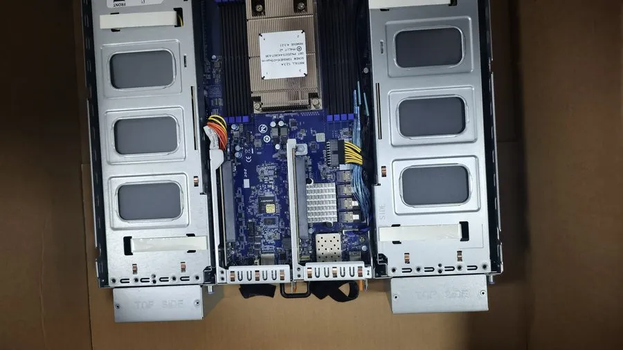Сервер Gigabyte G292-Z20 2U 8x GPU Server 8x2.5"