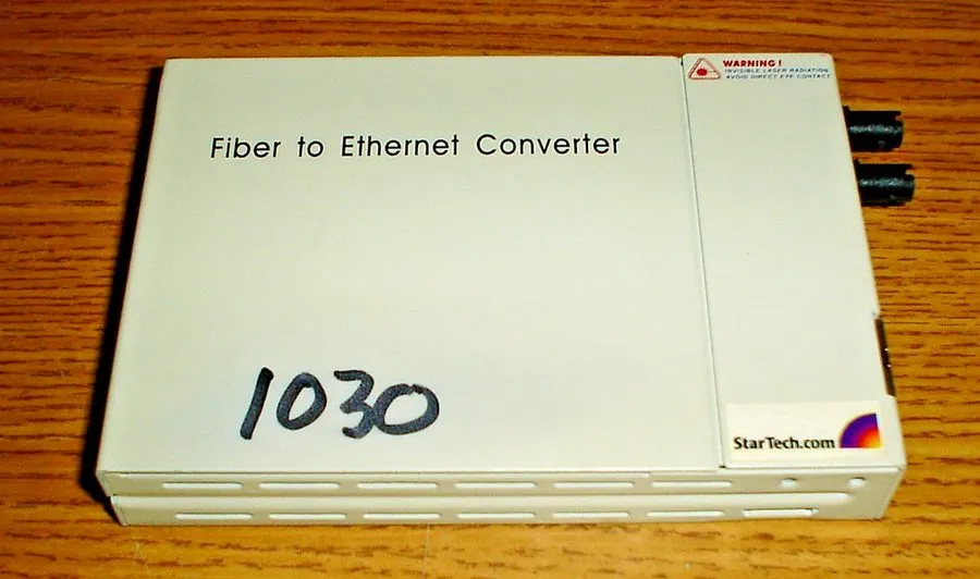 Медиаконвертер RJ45 to ST Fiber 10/100Mbps Media Converter ET90110ST StarTech 9V