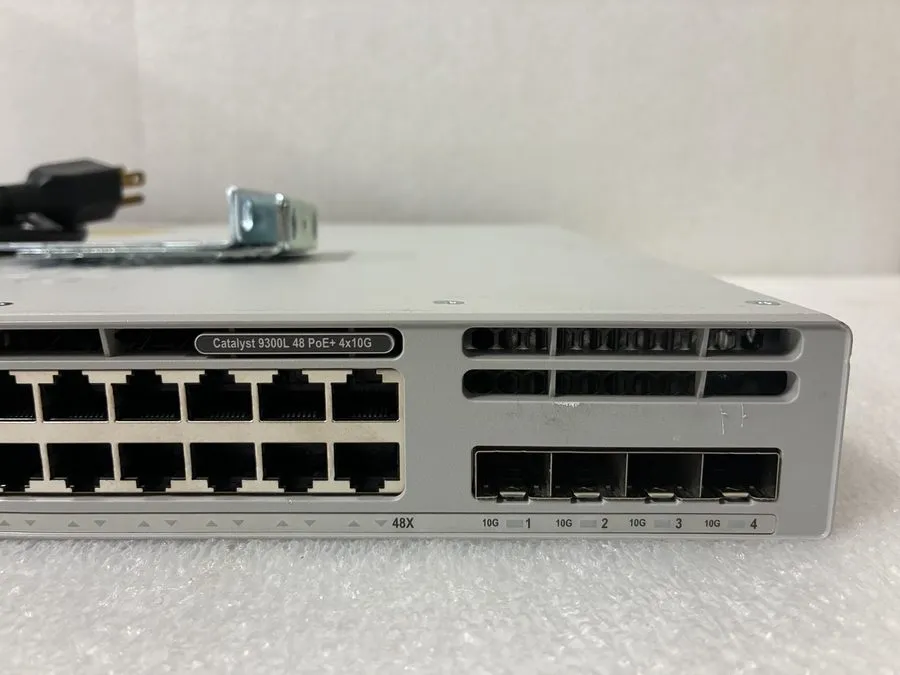 Коммутатор Cisco C9300L-48P-4X-E 48-Port PoE+ 4x 10G SFP+ Uplink Network Essenti