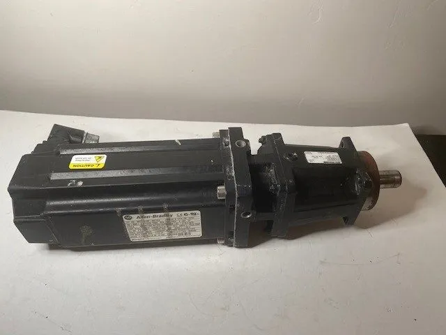 Серводвигатель Allen Bradley MPL-B430P-MK74AA Ser A Kinetix Servo Motor