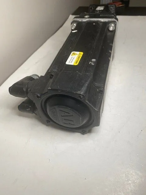 Серводвигатель Allen Bradley MPL-B430P-MK74AA Ser A Kinetix Servo Motor — фото лота 4