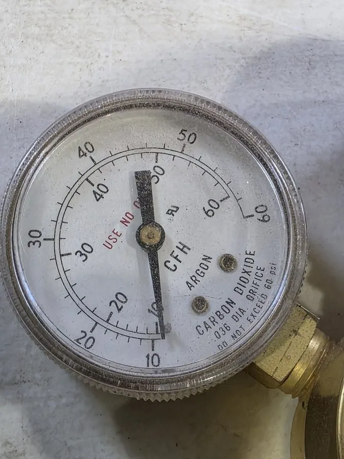 Трубопроводная арматура HARRIS MODEL 301-AR/CD60 COMPRESSED GAS REGULATOR W/ GAU