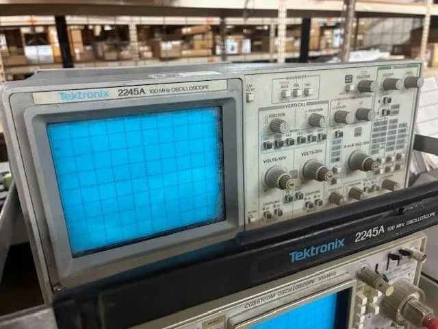 Осциллограф Tektronix 2245A 100MHz 4 Channel Analog Oscilloscope