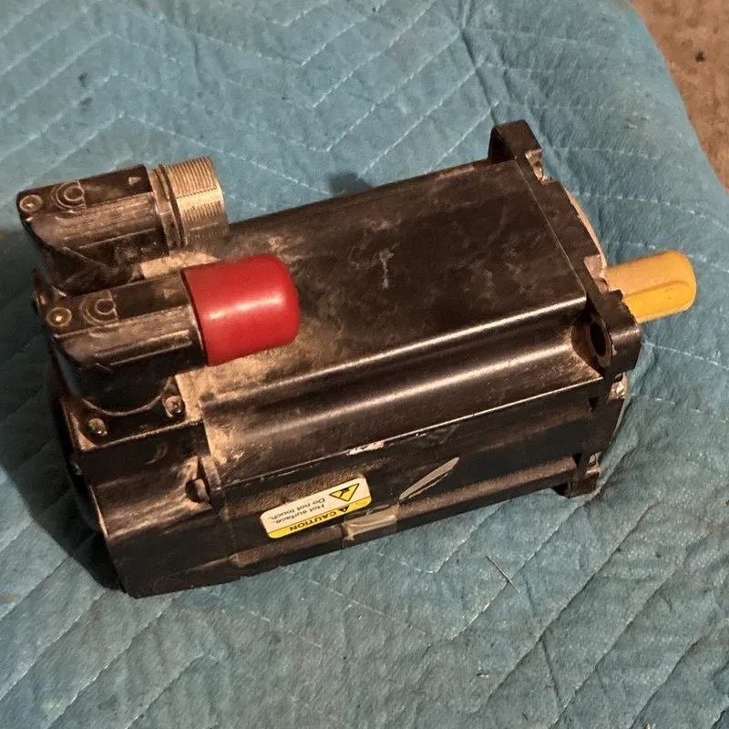 Серводвигатель Allen-Bradley MPL-B430P-MK72AA Servo Motor Spot stocks — фото лота 1
