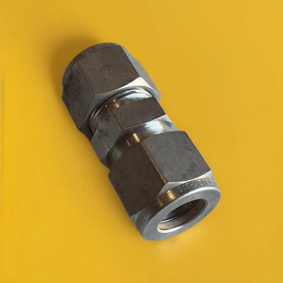 Фитинг SWAGELOK P.N.:SS-600-7-6, 3/8" TUBE O.D X 3/8 FNPT, SS-316 FITTING — фото лота 2