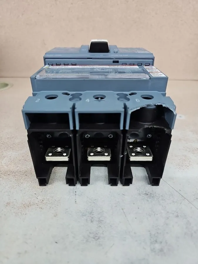 Автоматический выключатель Siemens 3VA5215-5EC31-0AA0 150 Amp 600 VAC 3 Pole Cir