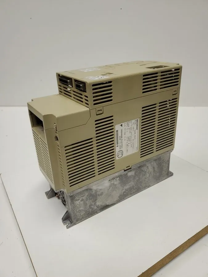 Сервопривод Yaskawa Servopack SGDB-05VD Input 200-230v