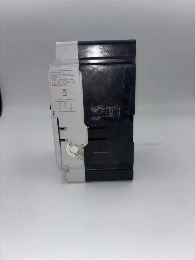 Автоматический выключатель PDG23F0030TFFL Eaton Bolt-On 600V 30A 3 pole circuit  — фото лота 1