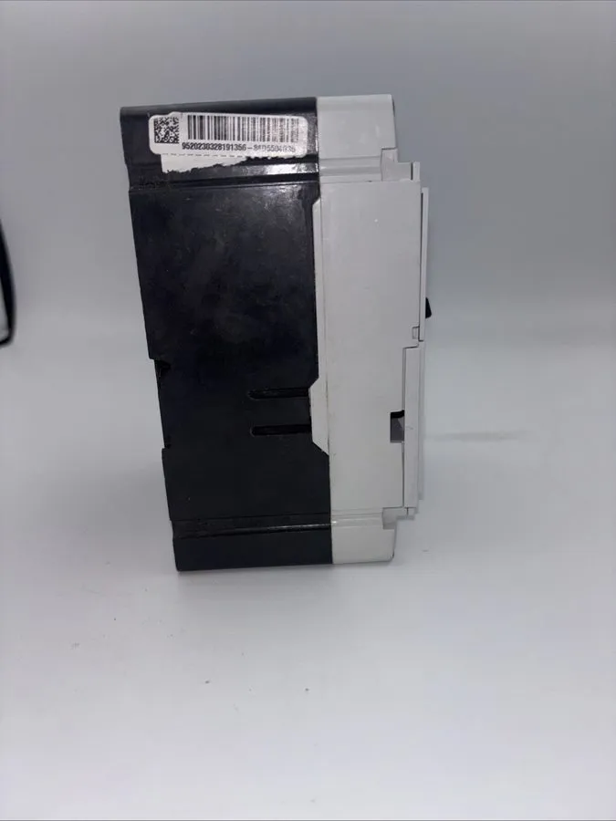 Автоматический выключатель PDG23F0030TFFL Eaton Bolt-On 600V 30A 3 pole circuit  — фото лота 2