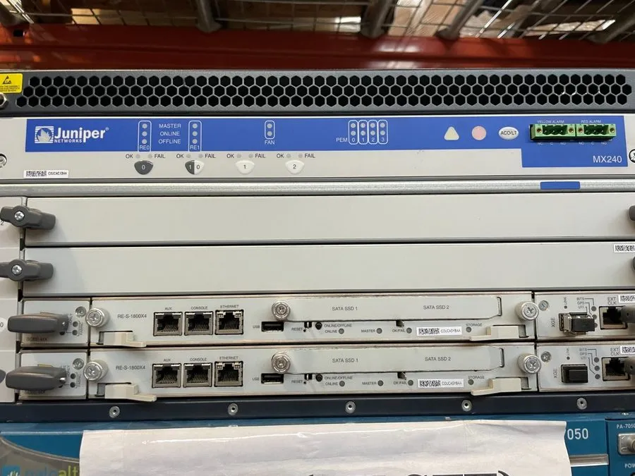 Маршрутизатор Juniper MX240 CHAS-BP3-S-A= 1x RE-S-1800X4-32G, 2x PWR-MX480-2520