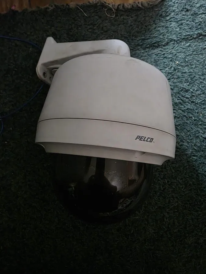 Камера PELCO P1220-ESR0 Spectra Pro 1080P Indoor/ Outdoor Dome Surveillance Came — фото лота 4