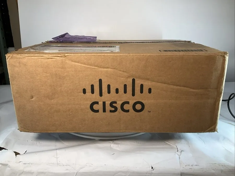 Коммутатор Cisco C9300-24UB-A 9300 24-port modular uplinks UPOE, Network Advanta — фото лота 2