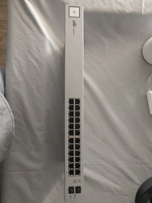 Коммутатор Ubiquiti UniFi USW-24 24-Port Gigabit Managed Switch SFP Rackmount