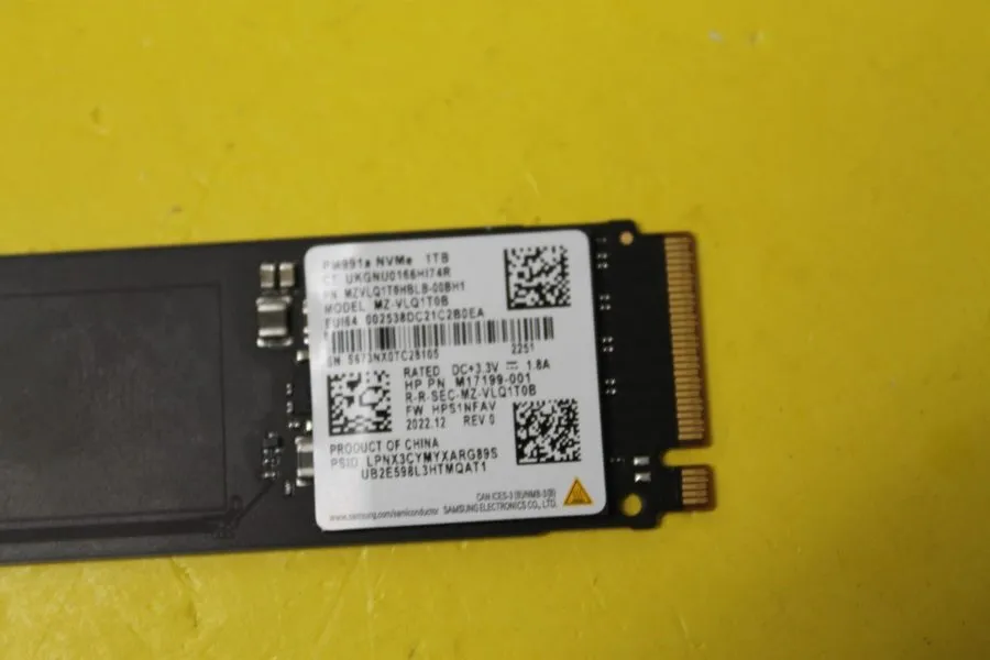 SSD-накопитель Samsung PM991a PCIe NVMe M.2 1TB SSD MZ-VLQ1T0B Solid State Drive