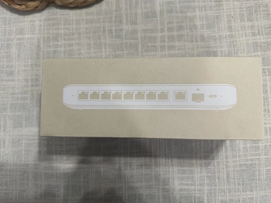 Коммутатор Ubiquiti UniFi USW-Flex-2.5G-8 8-Port 2.5GbE Managed Switch RJ-45 USB — фото лота 1