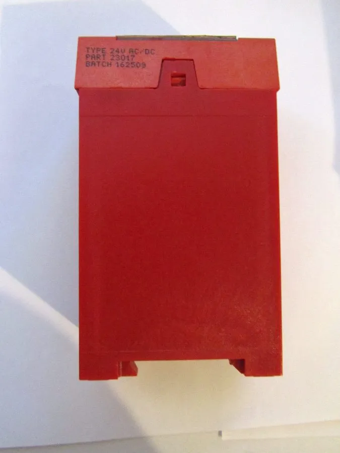 Реле безопасности GUARDMASTER MSR6R/T 23017 SAFETY RELAY ALLEN BRADLEY MADE IN U