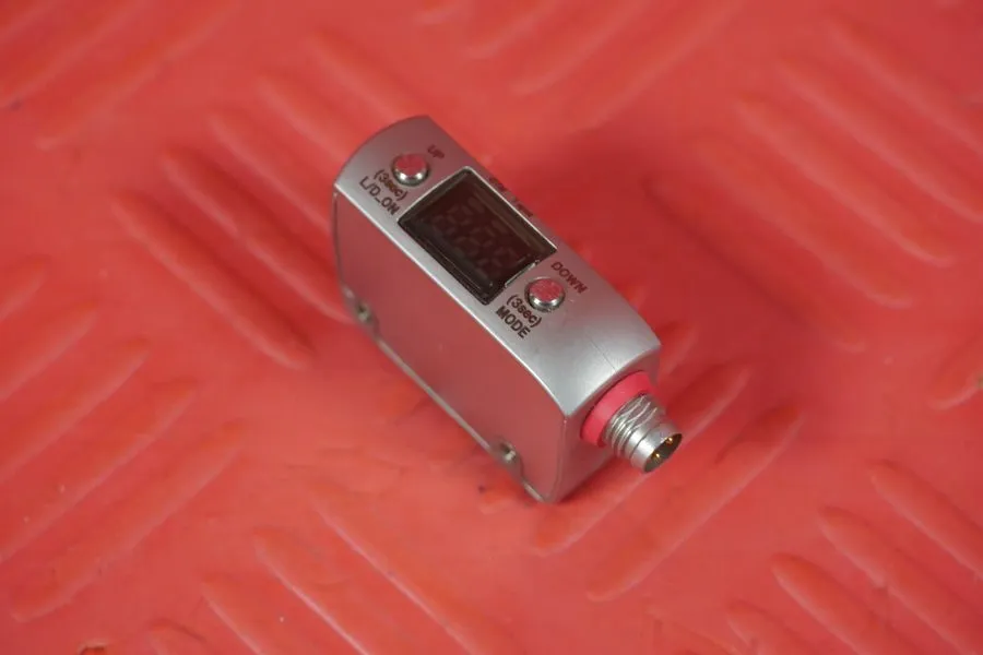 Датчик Keyence LR-ZB250C3P Sensor w/ M8 Connector Sn 250mm — фото лота 1