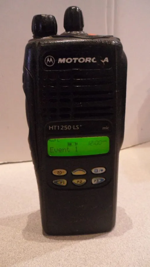 Радиостанция Motorola HT1250 LS+ UHF 450-512MHz 4W 16CH Two Way Radio AAH25SDH9D