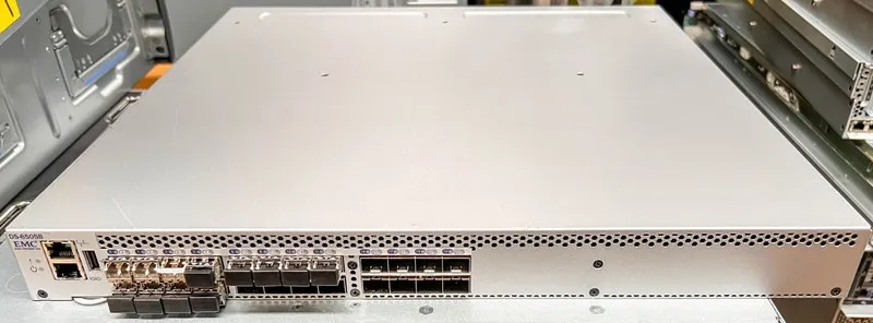 Коммутатор Brocade EMC DS-6505B 24-Port 16Gb FC SAN Switch 12-Port Active + extr