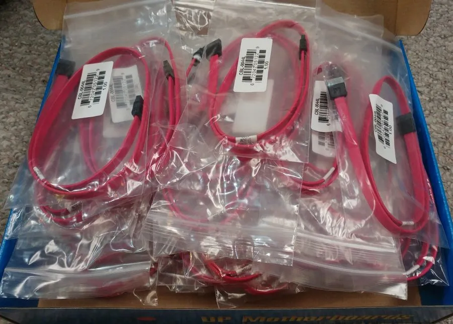 Кабель SuperMicro CBL-0044L 24" SATA 3.0 SATA III 6Gb/s Cables
