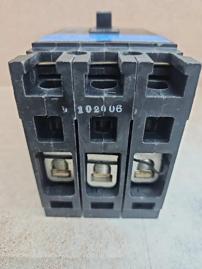 Автоматический выключатель Siemens Sentron ED43B040 Molded Case Circuit Breaker 