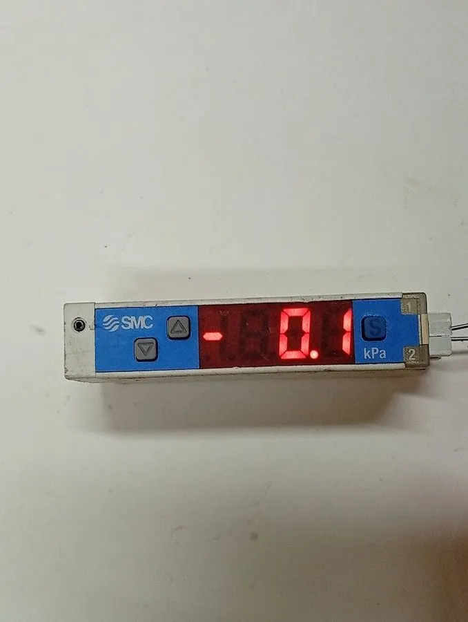 Вакуумный эжектор SMC ZQ1-ZSFAM-A Vacuum Ejector — фото лота 1