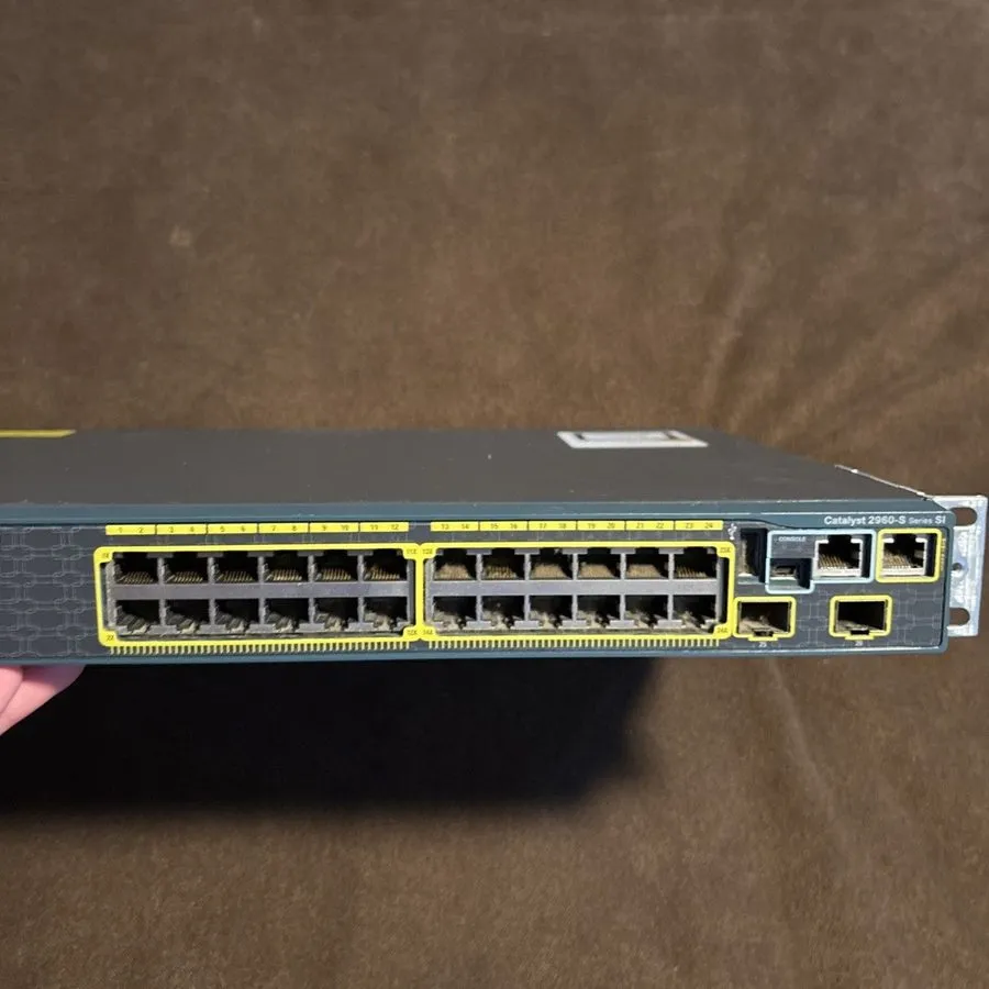 Коммутатор WS-C2960S-24TS-S CISCO Catalyst 2960-S Series 24 Port SI Switch — фото лота 1